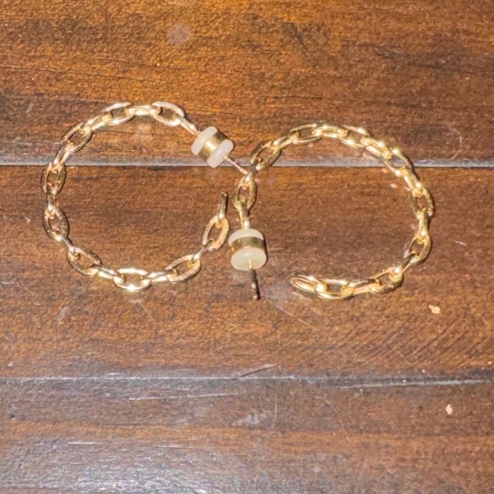 Chain link hoops. - Picture 2 of 4